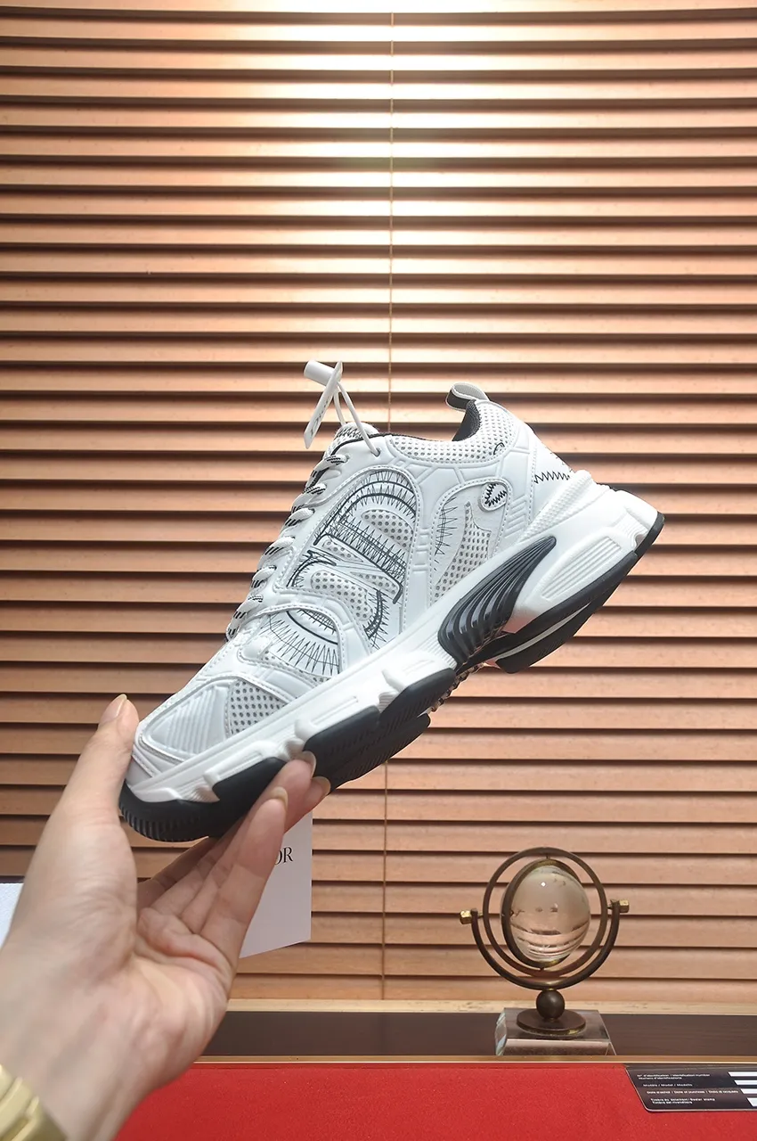 Men's shoes 💰: 640💶 (couples model) Brand: Dior (Dior) Standard code: Women's code 35-40. Men's code 38-44 (45 customized) Grade: Same as the official website Material: Top-quality original cowhide stitching Original wear-resistant and lightweight outsole Style category: Fashionable casual shoes Distinguished luxury brand elements top luxury Color: Actual picture color